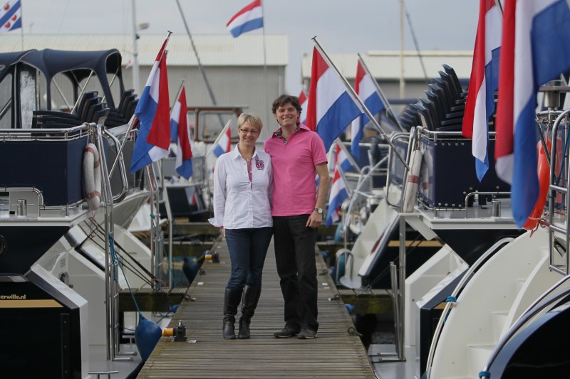Motorboot huren in Friesland, vaarbewijs vrij! - Alexander van Walsum en Petra Wink