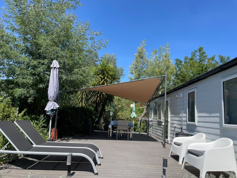 **** Luxe chalet op camping met zwembad